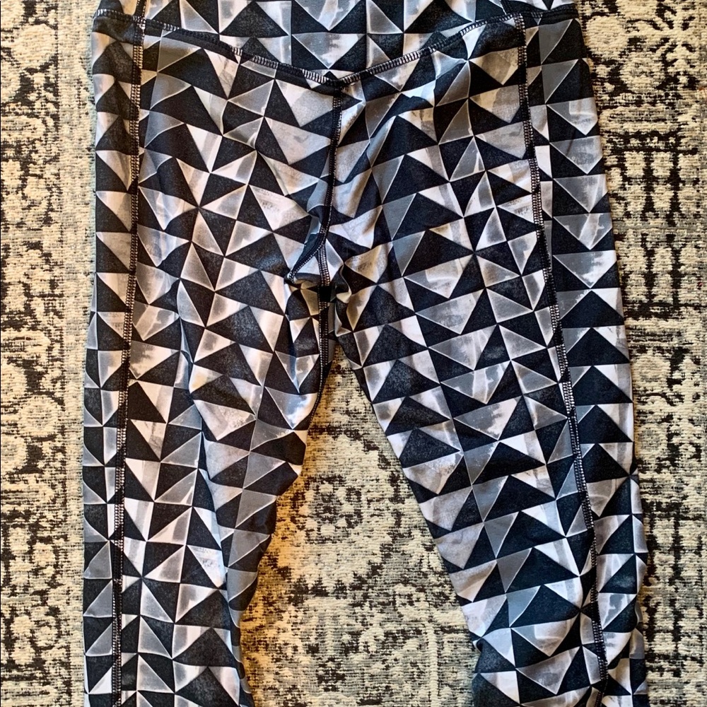 Nike women’s Dri Fit Leggings - Picture 3 of 3
